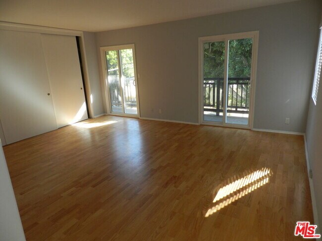 Building Photo - 2711 Arizona Ave