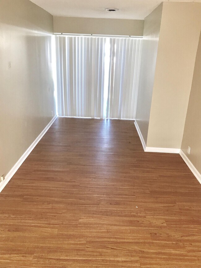 Building Photo - 6295 E Pea Ridge Rd