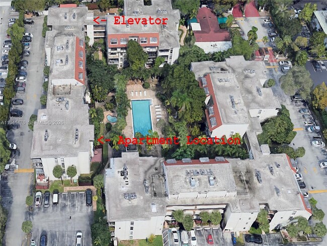 Building Photo - 6900 N Kendall Dr