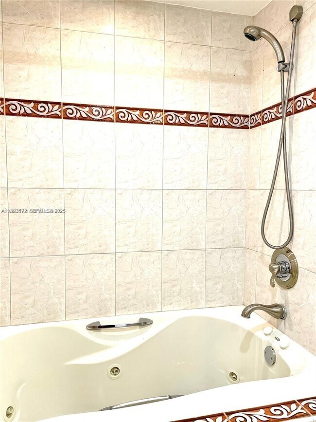 Building Photo - 210 174th St