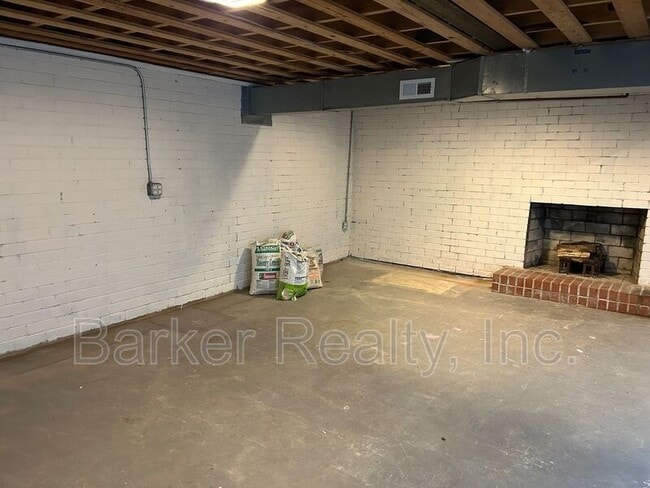 Building Photo - 636 Palmer Dr