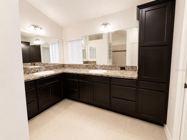Building Photo - 3942 Zenith Lp