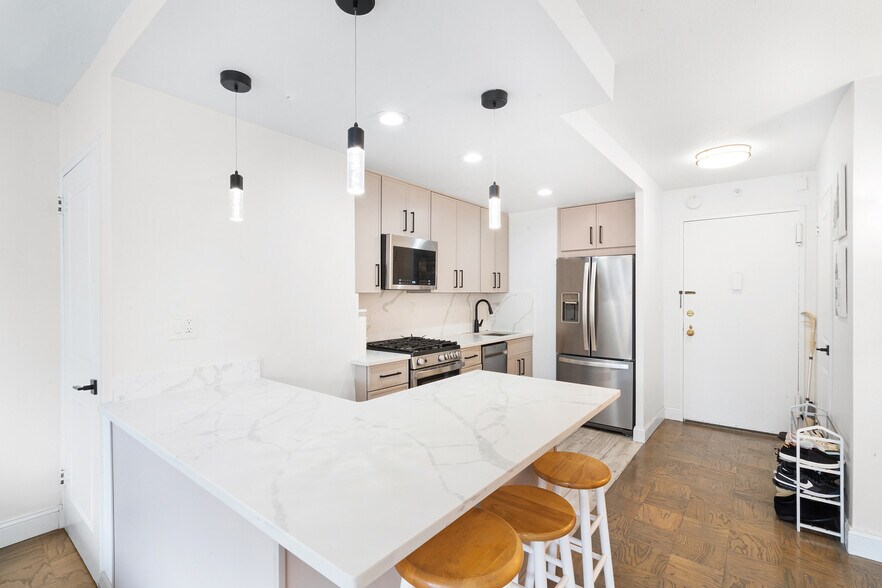 Building Photo - 201 Saint Pauls Ave