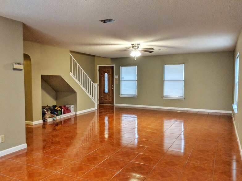 Open plan living/dining room - 4507 Sherwood Way