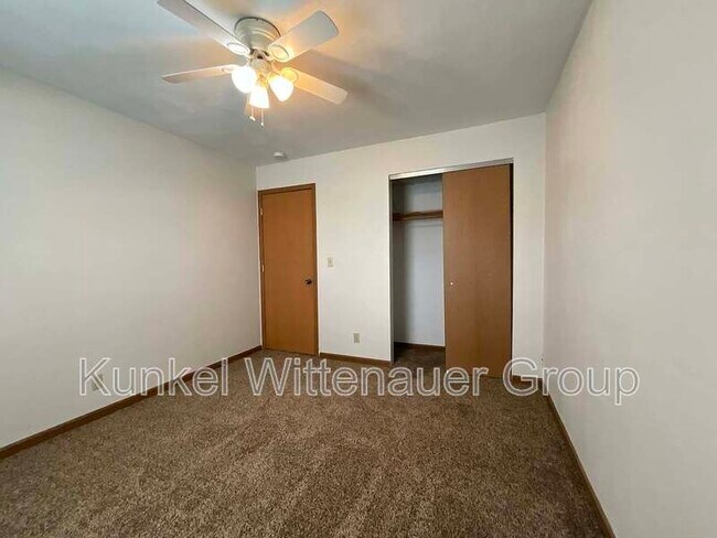 Building Photo - 921 Georgetowne Dr