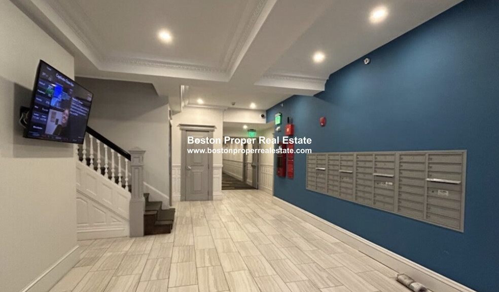Building Photo - 107 Queensberry St