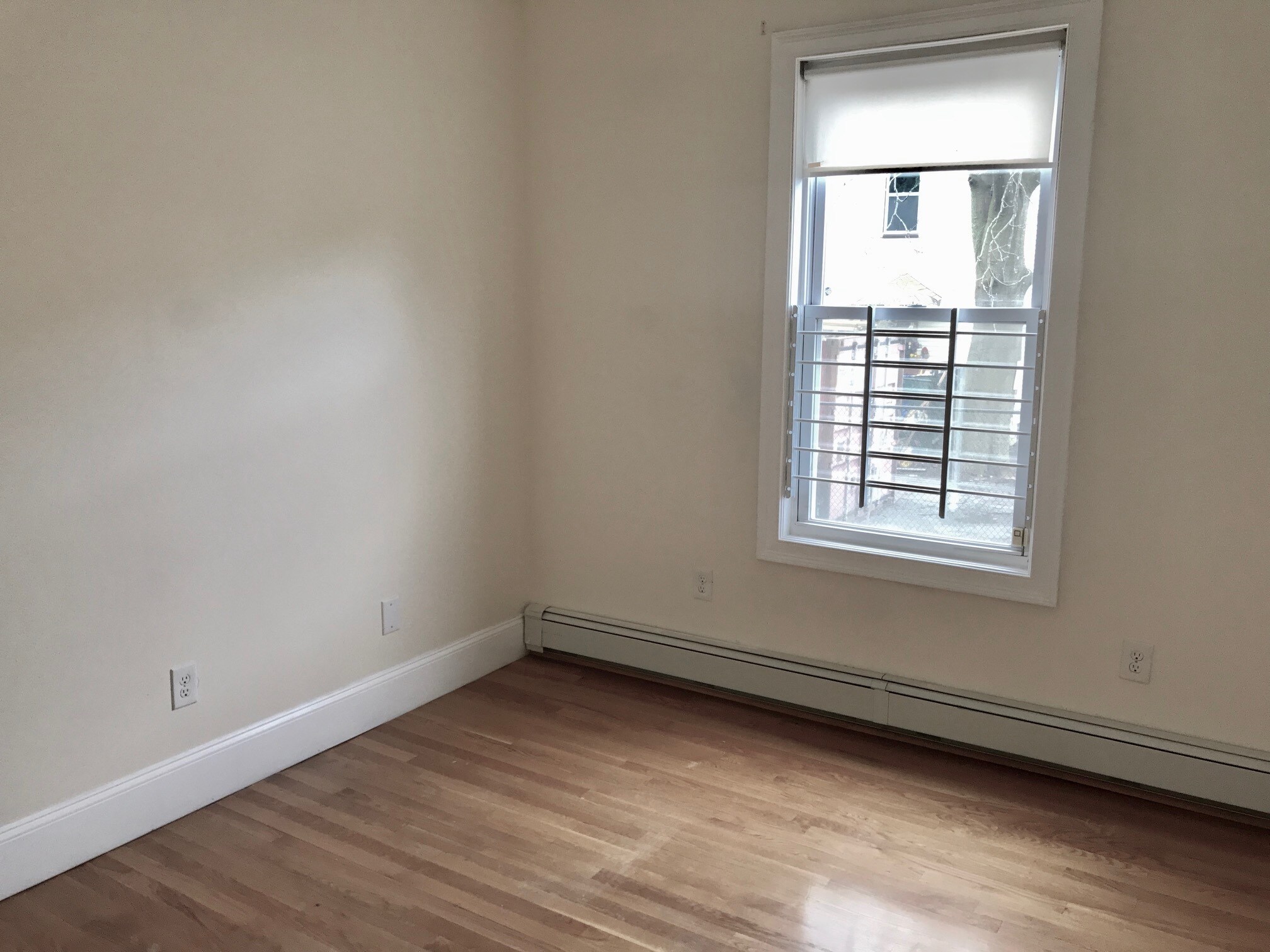 Building Photo - 14 Schiller St