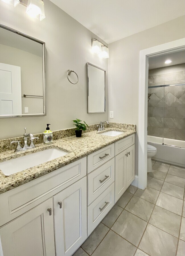 Building Photo - 305 Mallard Ave