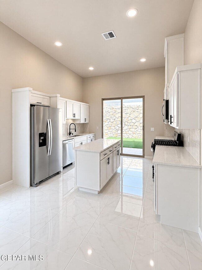 Building Photo - 12633 Middlesbrough Ave