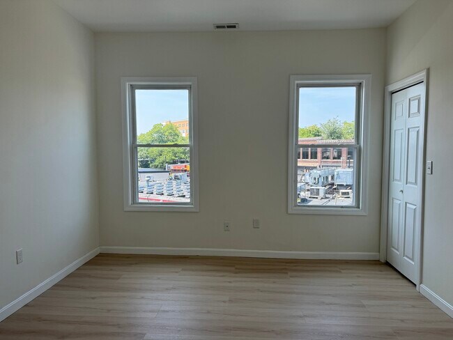 Building Photo - 247 Harvard St