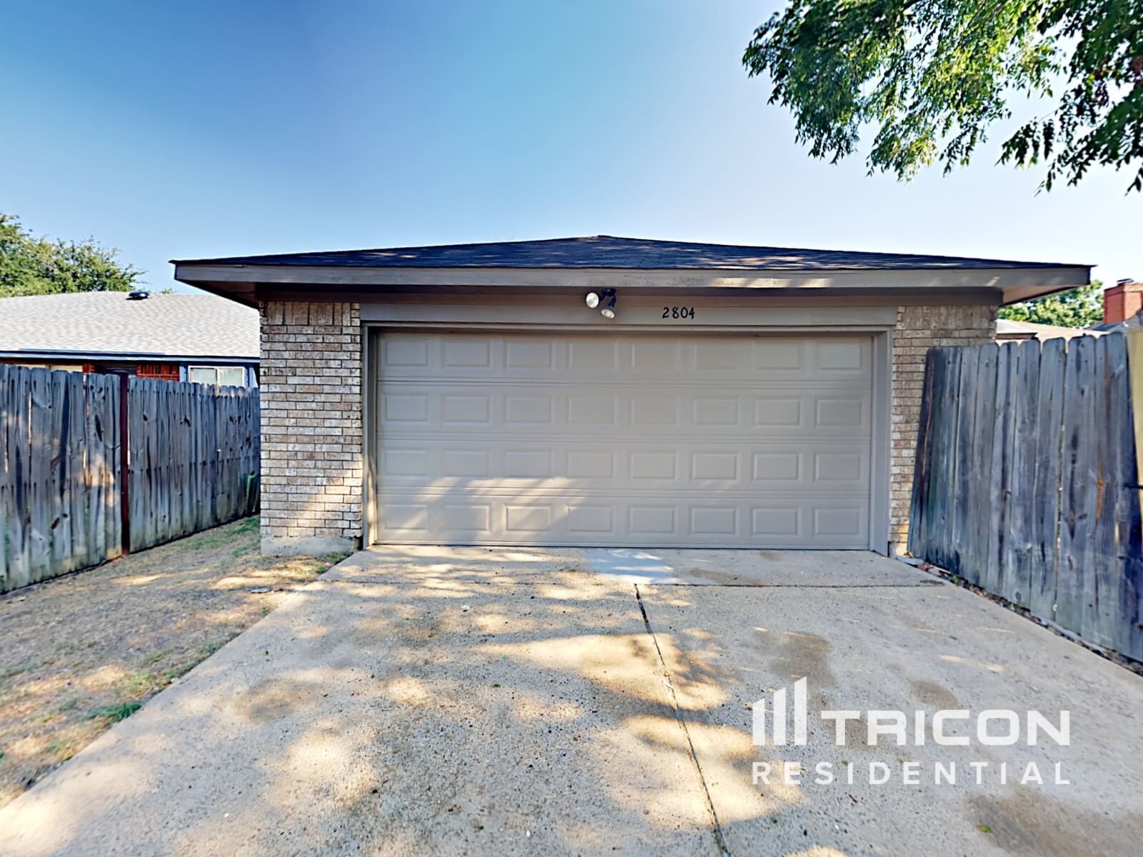 Building Photo - 2804 Beau Dr