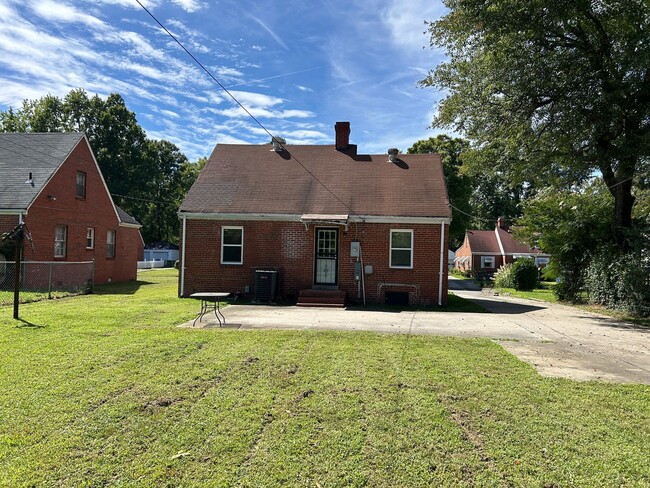 Building Photo - 3 Bedroom 1 Bathroom Brick Cape