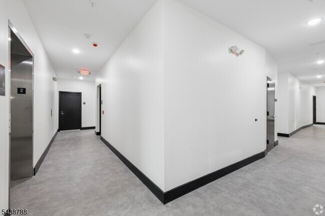 Building Photo - 448 S Orange Ave