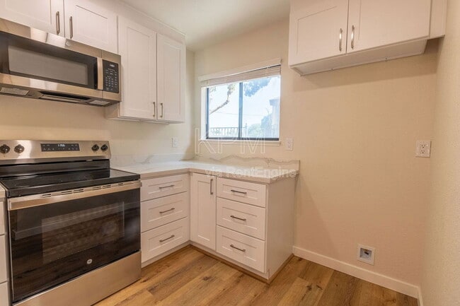 Building Photo - 955 Academy St