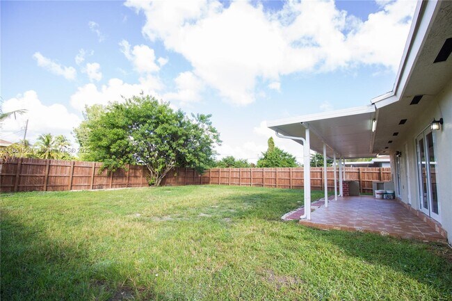Building Photo - 15650 NW 39th Ct