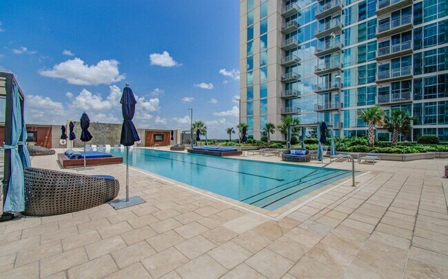 Building Photo - 5925 Almeda Rd