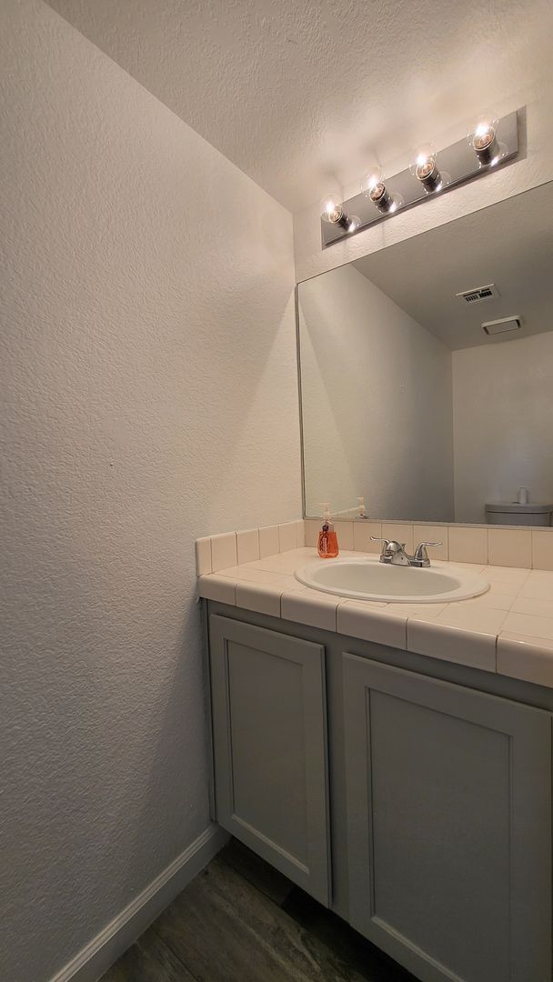 Building Photo - Henderson Home