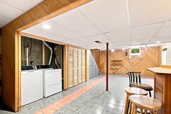 Building Photo - 15 Beech Ln