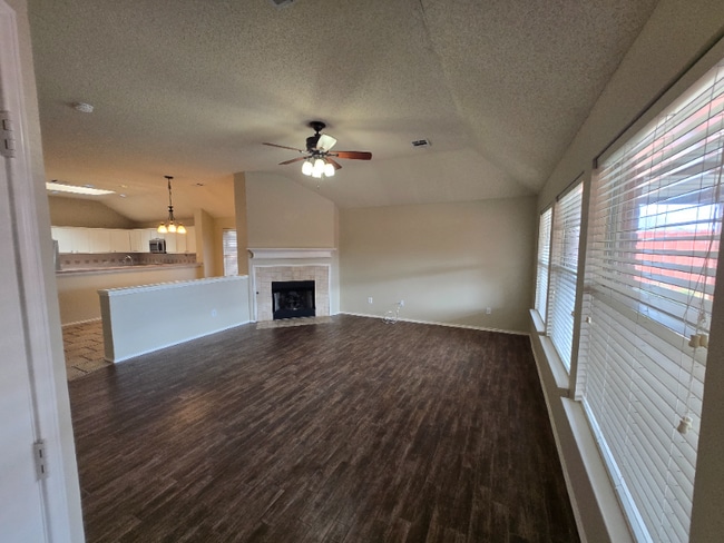 Building Photo - 2820 Golden Meadow Ave