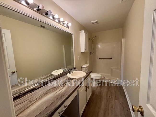 Building Photo - 2132 Oak Ridge Rd