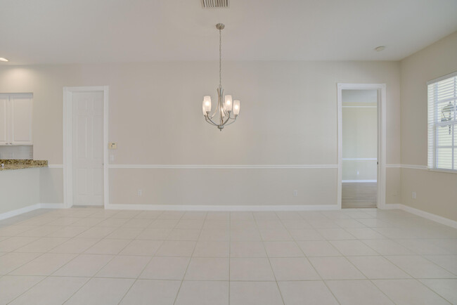 Building Photo - 256 San Remo Dr