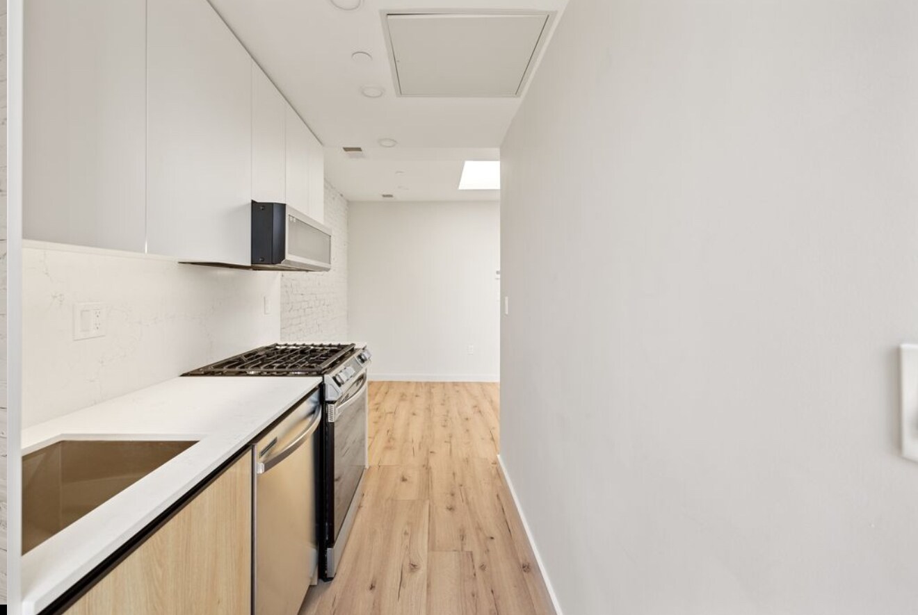 Building Photo - 17 Willow St