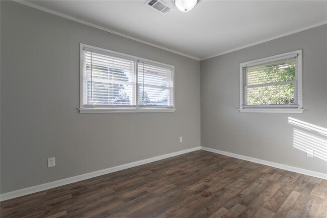 Building Photo - 221 Moncrief St