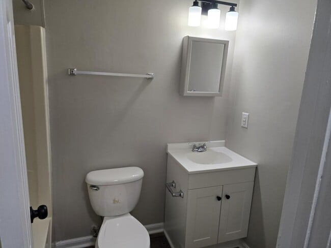 Building Photo - 301 N Broad St