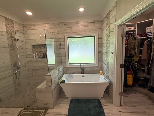 Building Photo - 1002 Gloria Ave