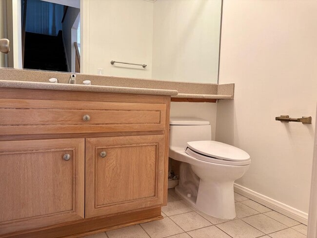 Building Photo - Welcome to this stunning 2 bedroom 2.5 bat...