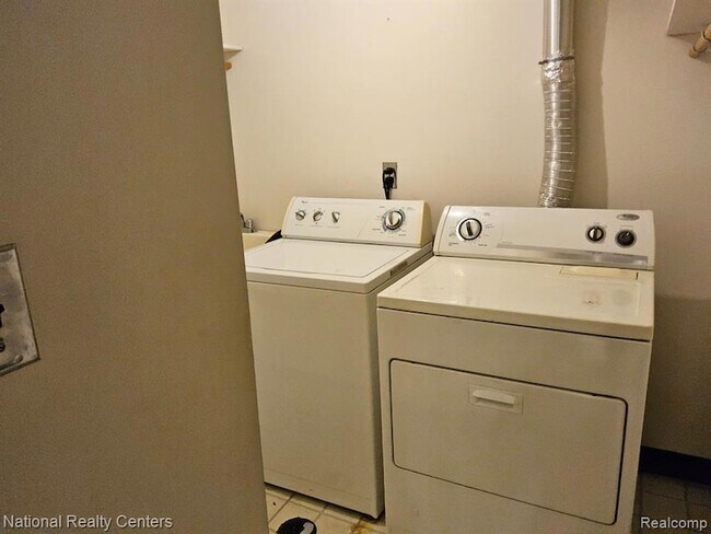 Building Photo - 8676 Community Blvd