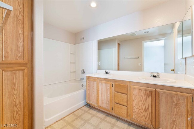 Building Photo - 3684 Hidden Beach Ct