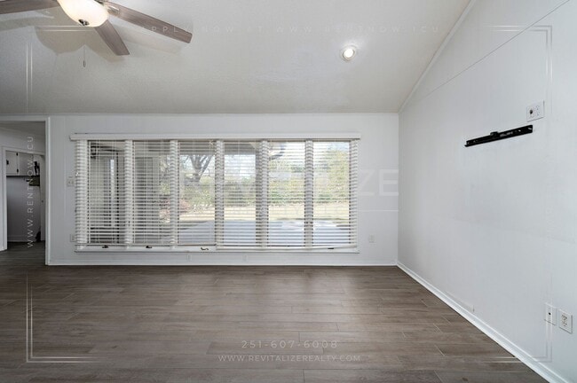 Building Photo - Immaculate 3BR / 2BA Home in Carriage Hills