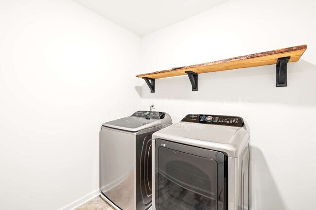 Building Photo - 229 Quinn Rd