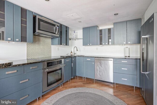 Building Photo - 3 N Christopher Columbus Blvd