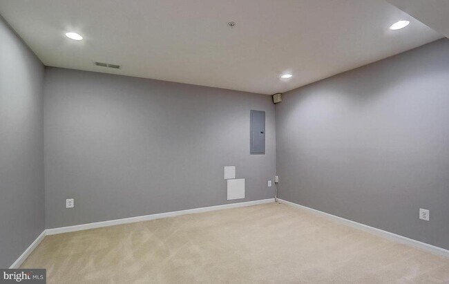 Building Photo - 1709 Hayle Dr