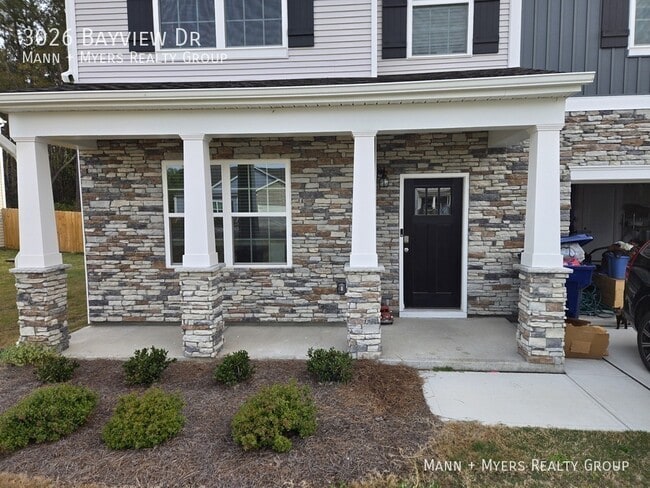 Building Photo - 3026 Bayview Dr