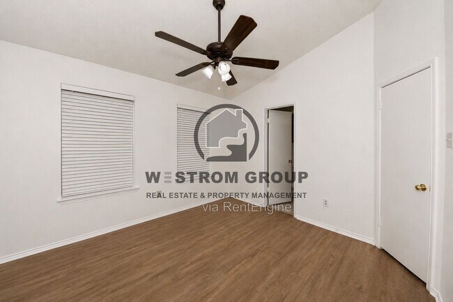 Building Photo - 316 Crowe Dr