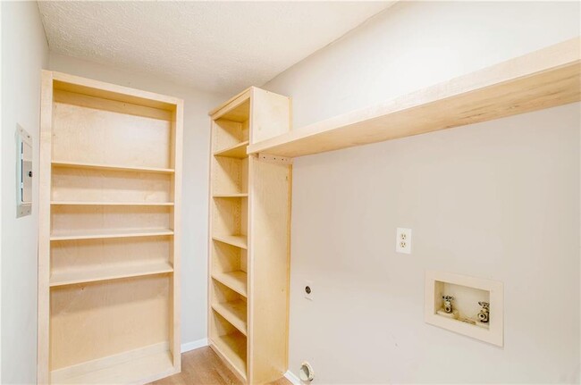 Building Photo - 126 Warm Springs Cir