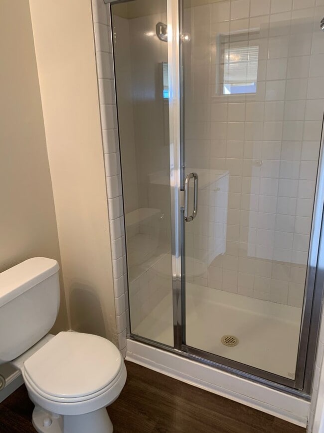 Building Photo - Excellent Value! Spacious Updated South Sa...