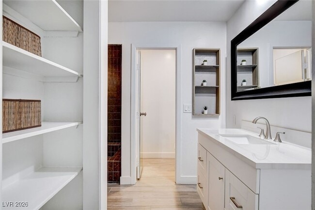 Building Photo - 945 Vegas Valley Dr