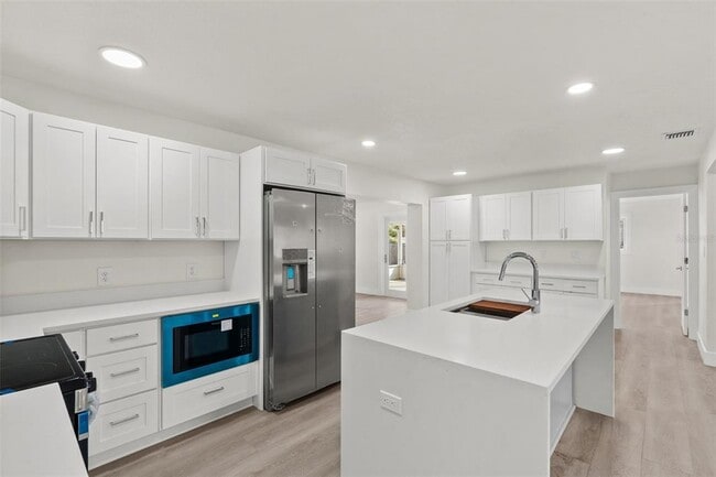 Building Photo - 2352 Lorena Ln