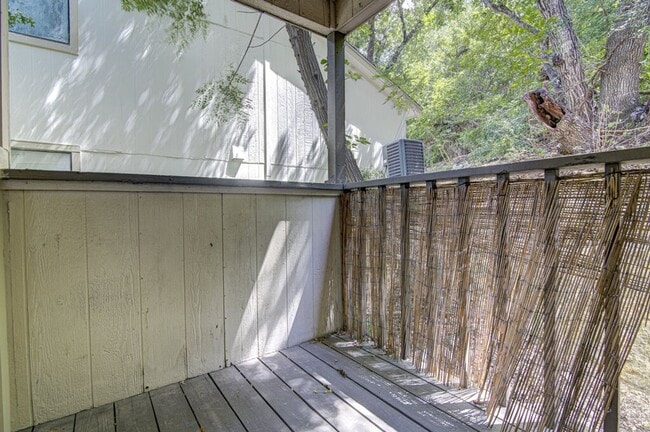 Building Photo - 3558-3560 Ranch Road 2222
