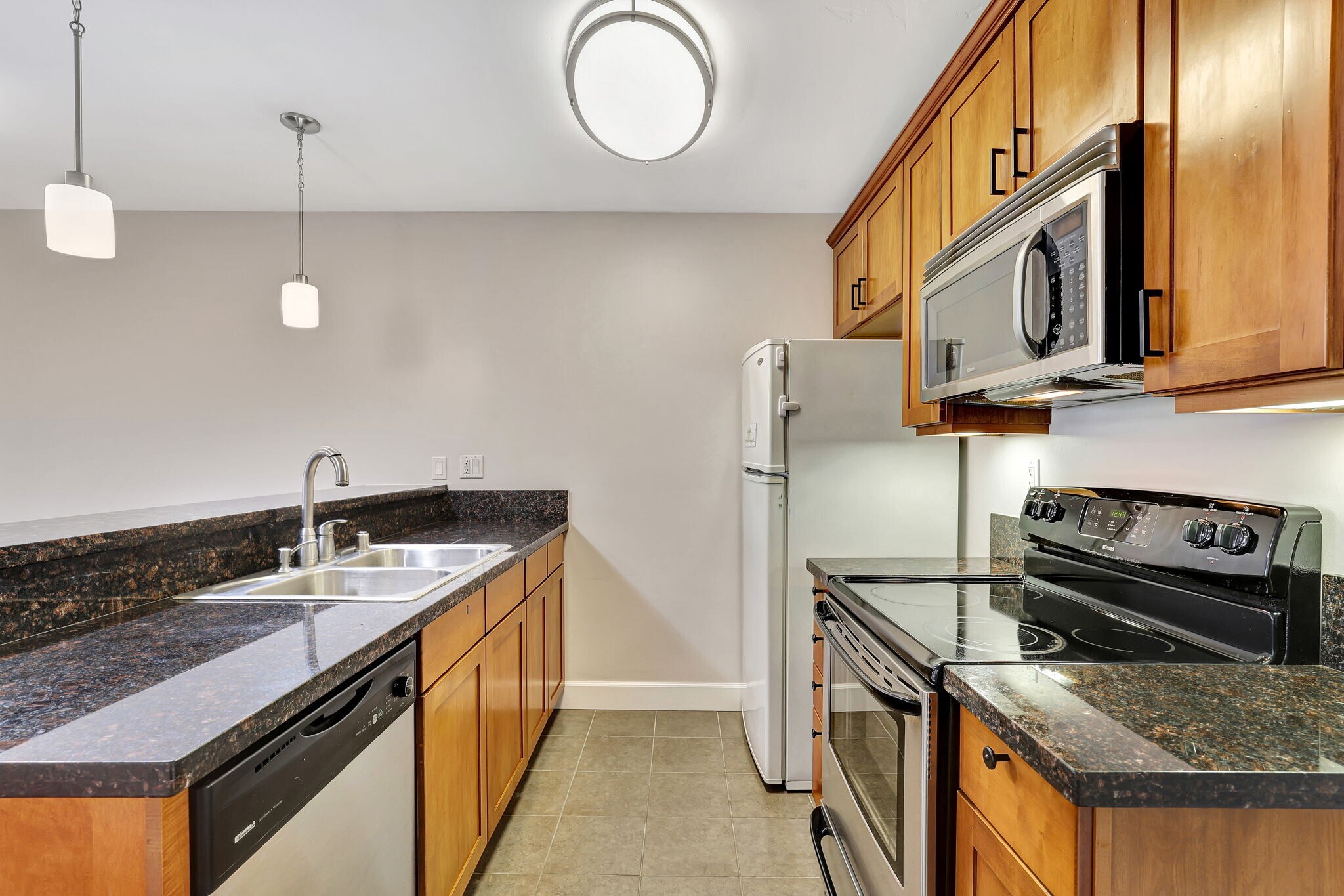 Building Photo - 10982 Roebling Ave