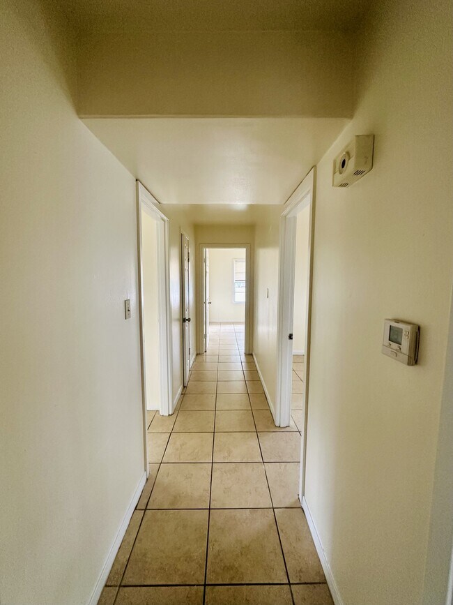 Building Photo - 5625 Shivers Dr