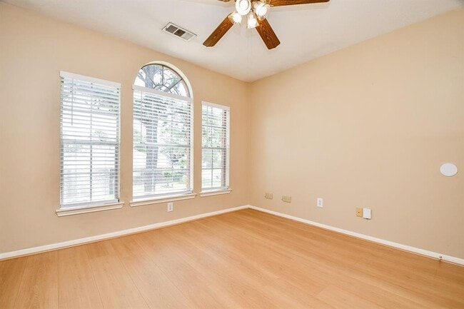 Building Photo - 11707 Turtle Lake Dr