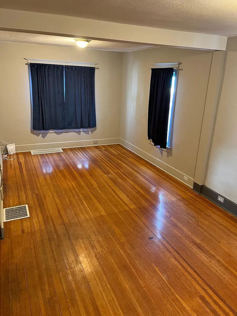 Building Photo - 715 E High St