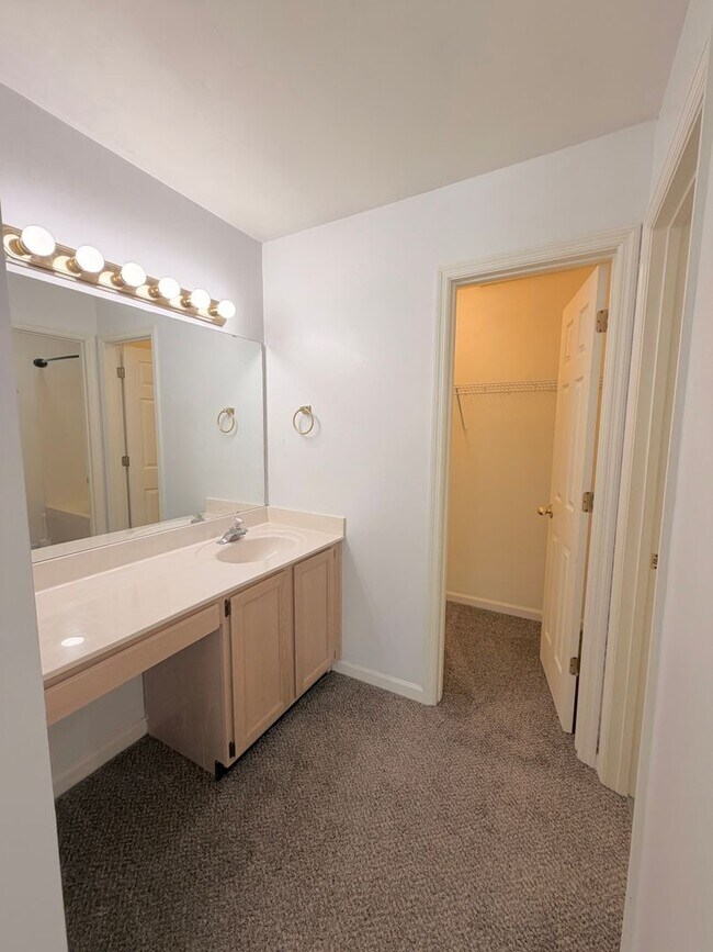 Building Photo - 4414 Stratfordshire Ct
