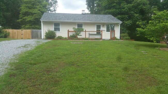 Building Photo - Move in Ready!!