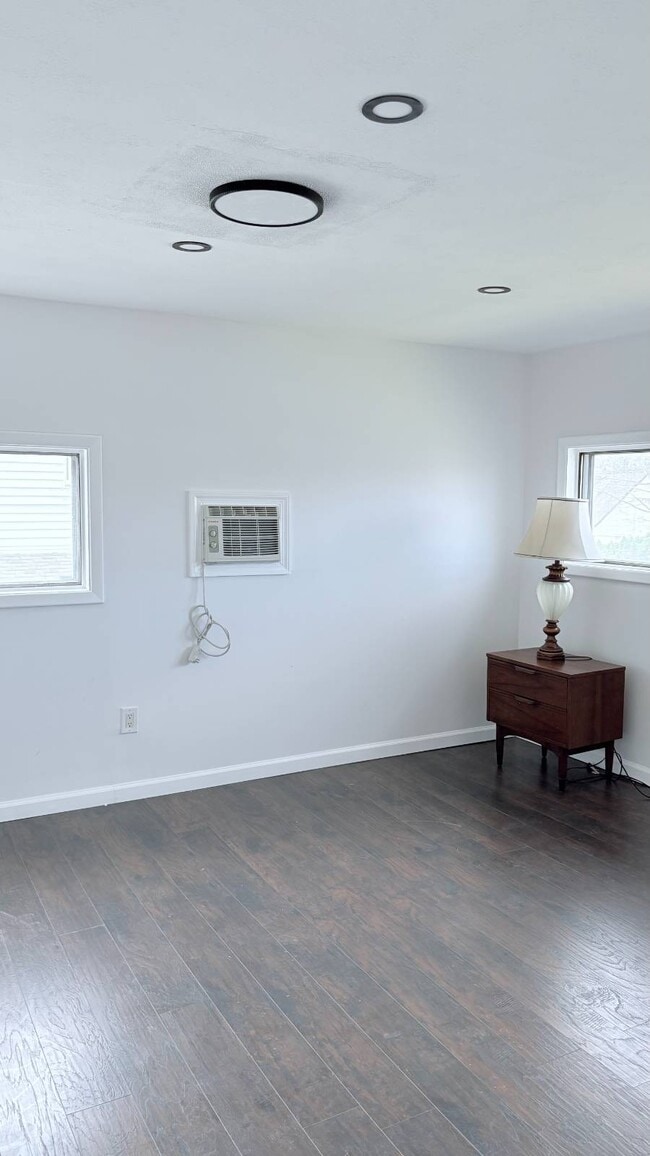 Building Photo - 20 Basket Ln